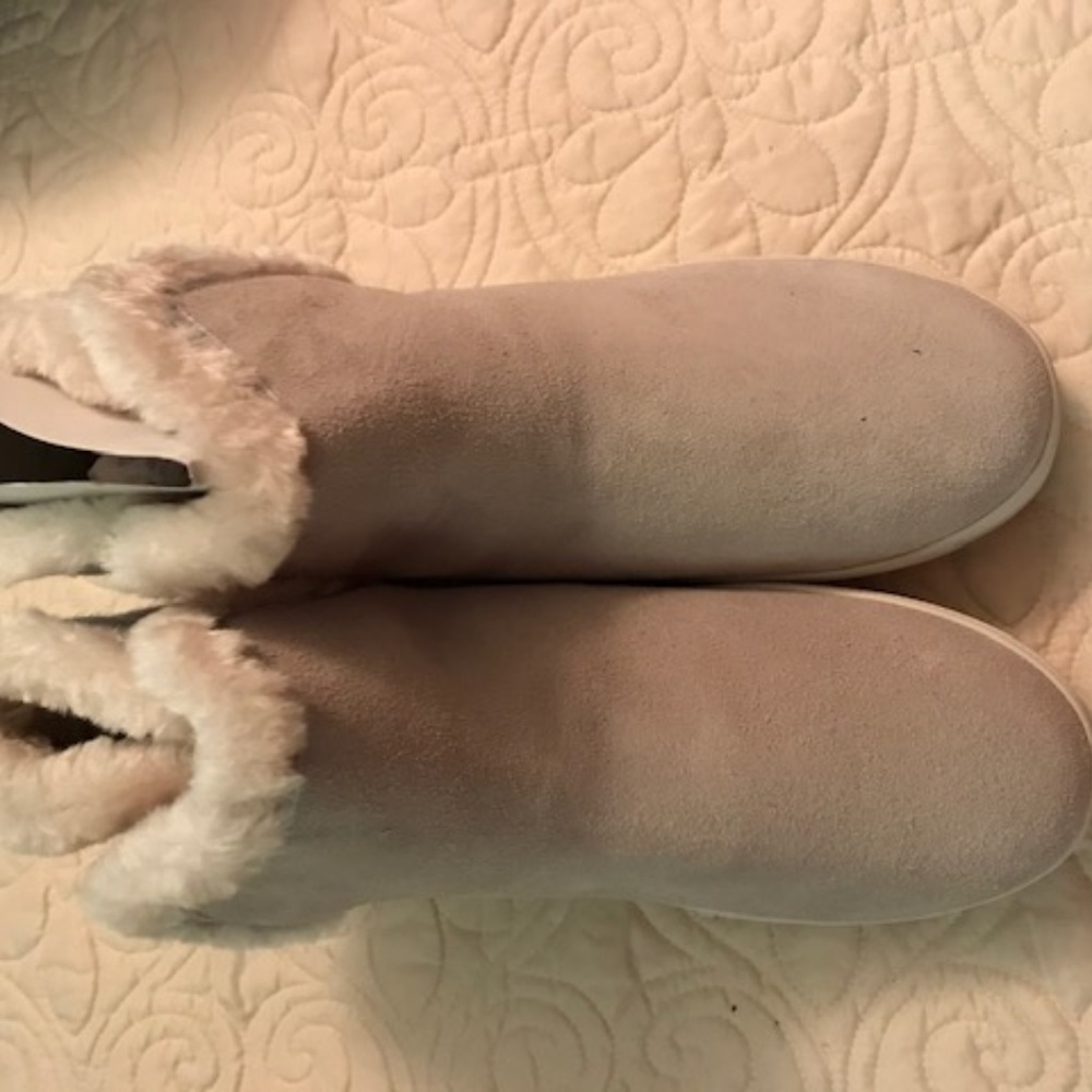 Baby It Cold Outside - Sketcher Boots - 7